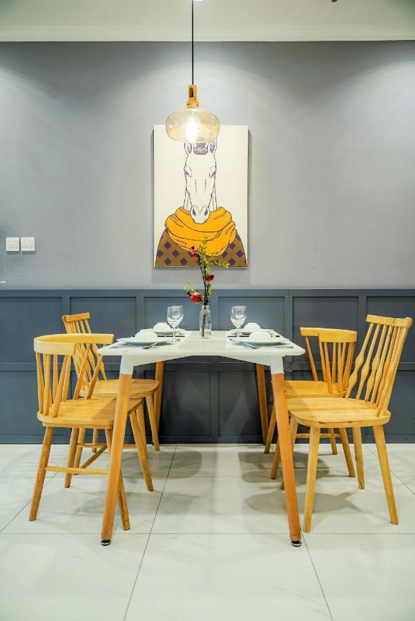 הו צ'י מין סיטי Moxy Hcmc Aparts - Vinhomes Central Park, Ice Rink מראה חיצוני תמונה